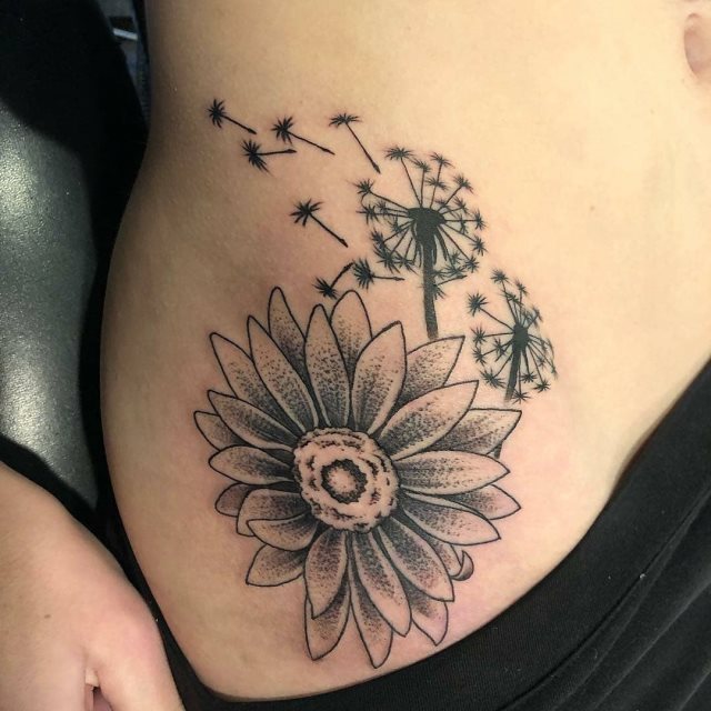 tattoo femenino para la pelvis 30