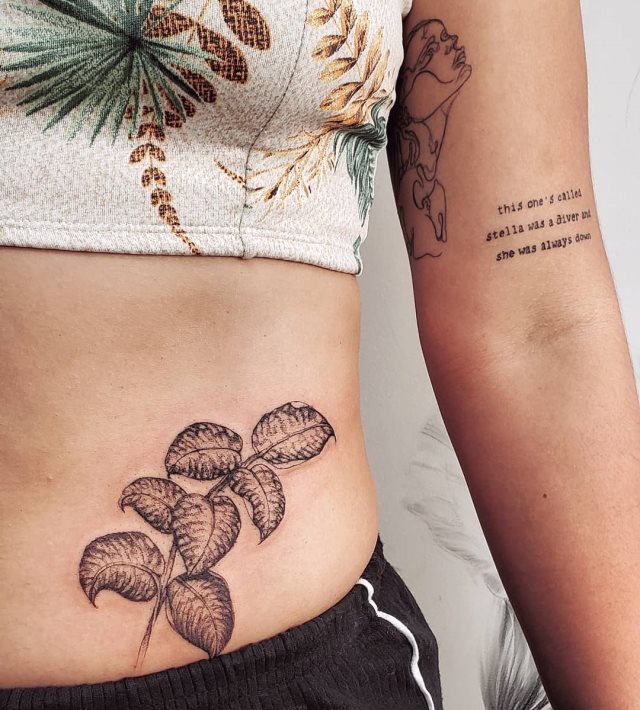 tattoo femenino para la pelvis 35