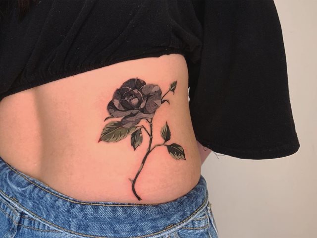 tattoo femenino para la pelvis 38