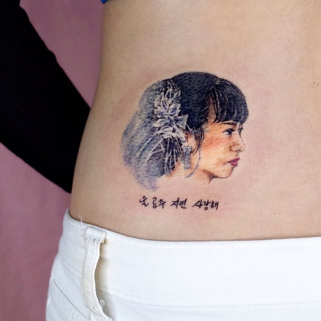 tattoo femenino para la pelvis 40