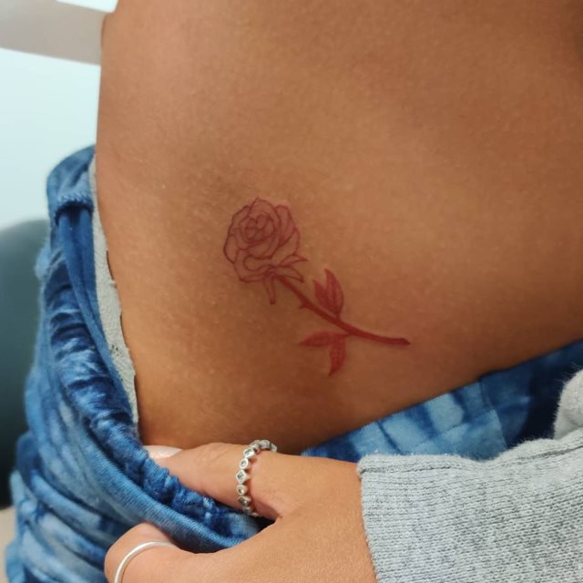 tattoo femenino para la pelvis 41