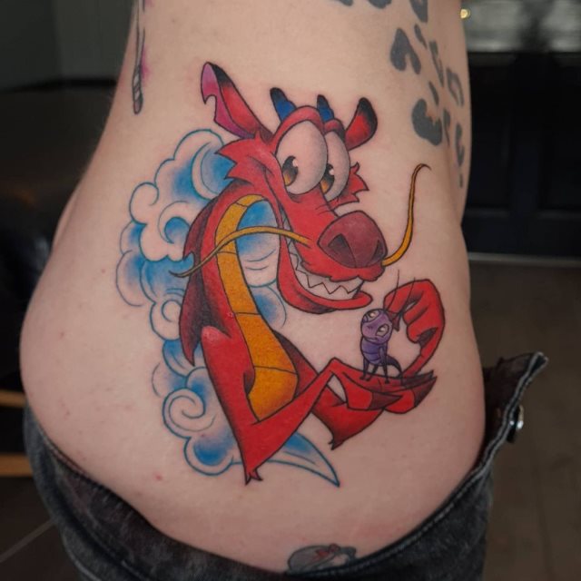 tattoo femenino para la pelvis 47