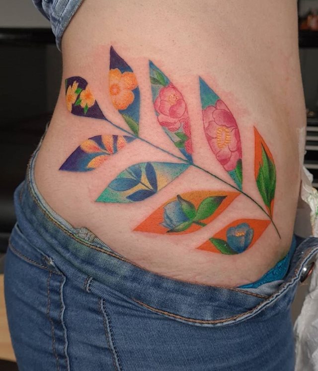 tattoo femenino para la pelvis 49