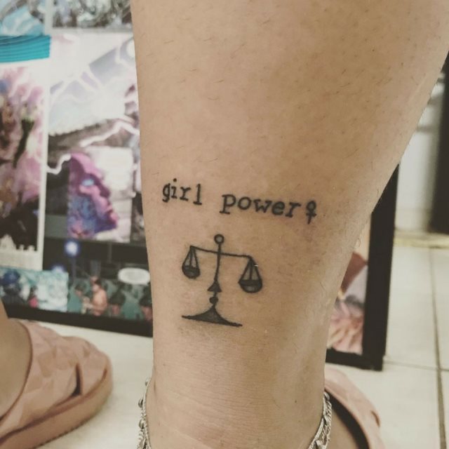tattoo femenino para la pierna 34