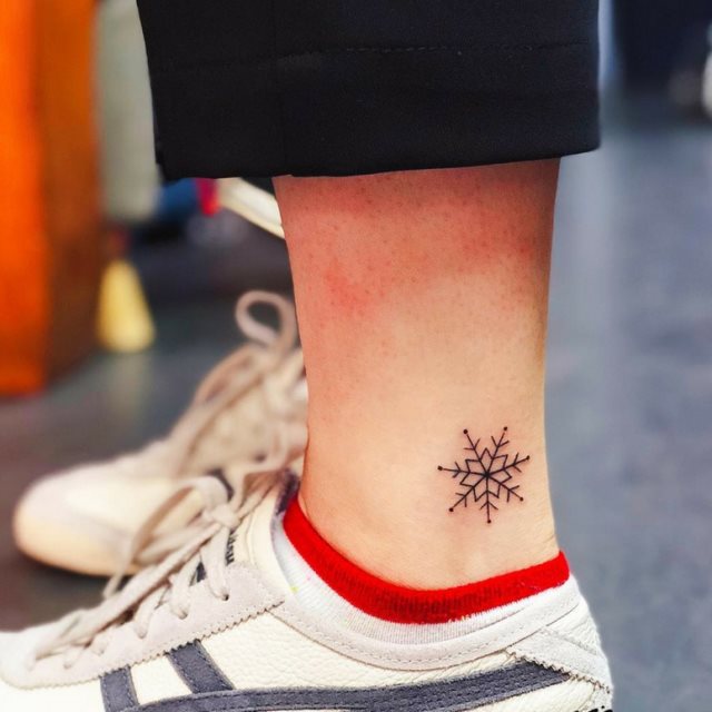 tattoo femenino para la pierna 50