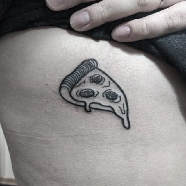 tattoo femenino para las costillas 03