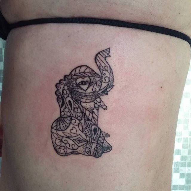 tattoo femenino para las costillas 10