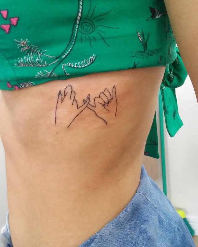 tattoo femenino para las costillas 12