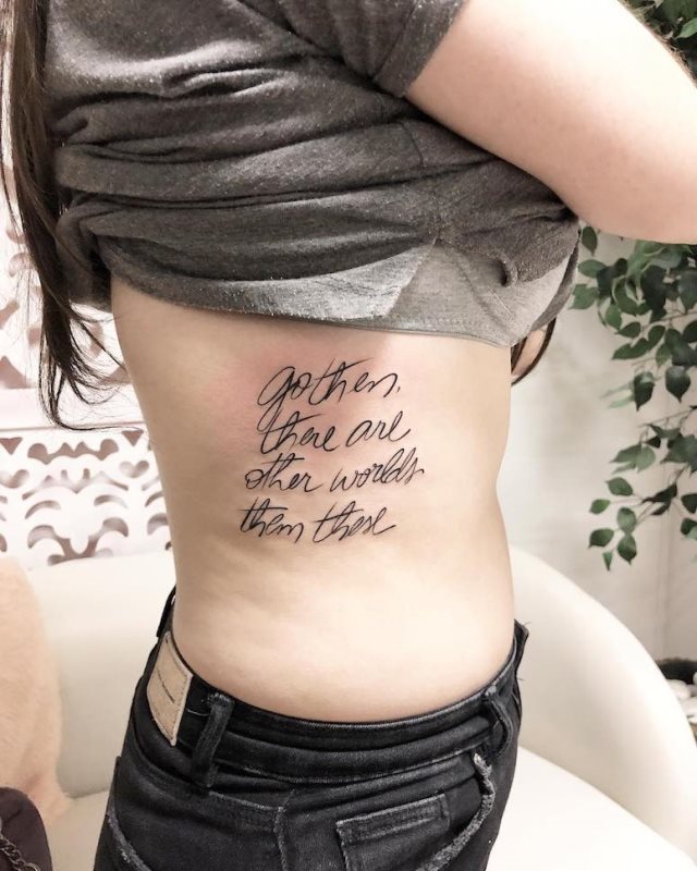 tattoo femenino para las costillas 14