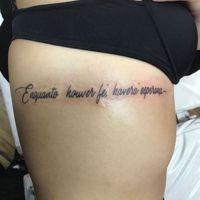 tattoo femenino para las costillas 17