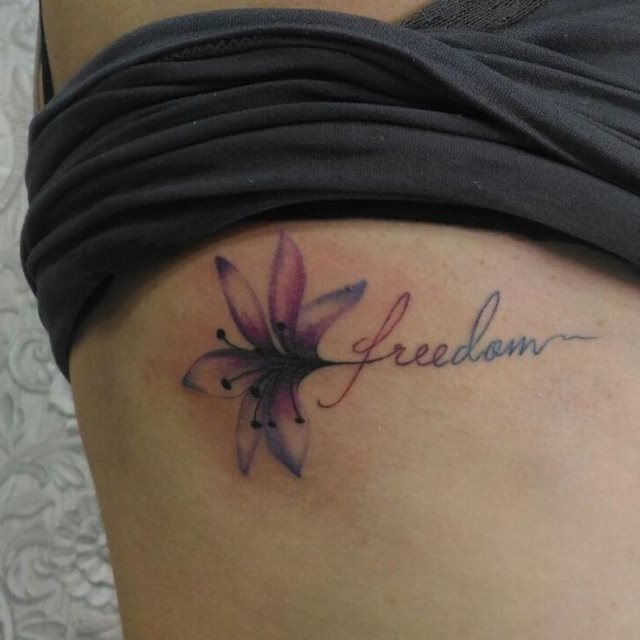 tattoo femenino para las costillas 20