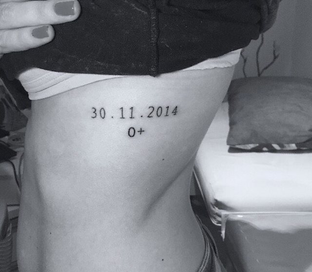 tattoo femenino para las costillas 24
