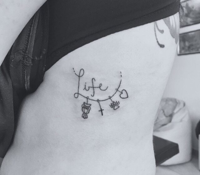 tattoo femenino para las costillas 25