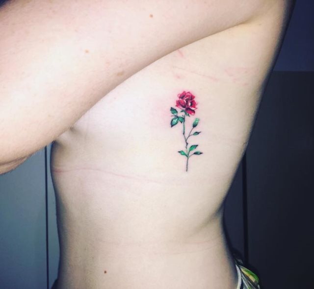 tattoo femenino para las costillas 26