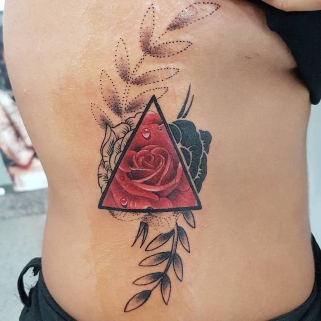 tattoo femenino para las costillas 28
