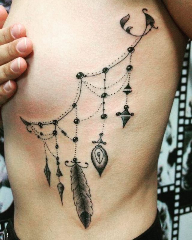tattoo femenino para las costillas 31