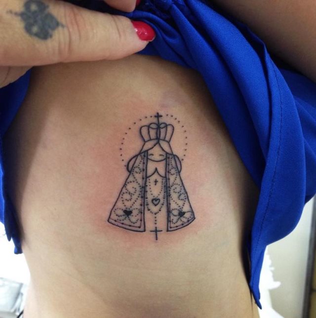 tattoo femenino para las costillas 32