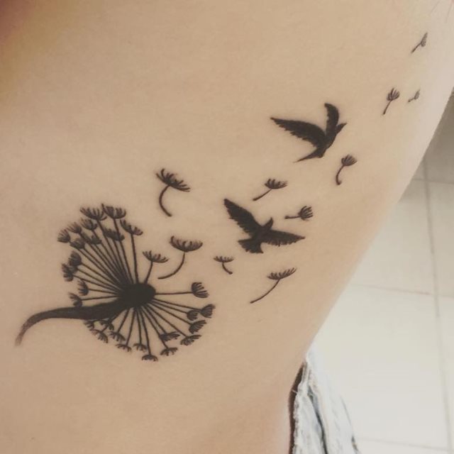tattoo femenino para las costillas 33