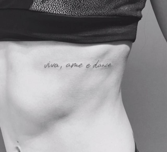 tattoo femenino para las costillas 36