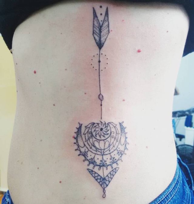 tattoo femenino para las costillas 40