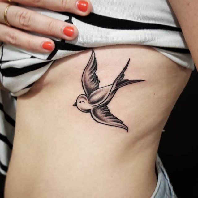 tattoo femenino para las costillas 41