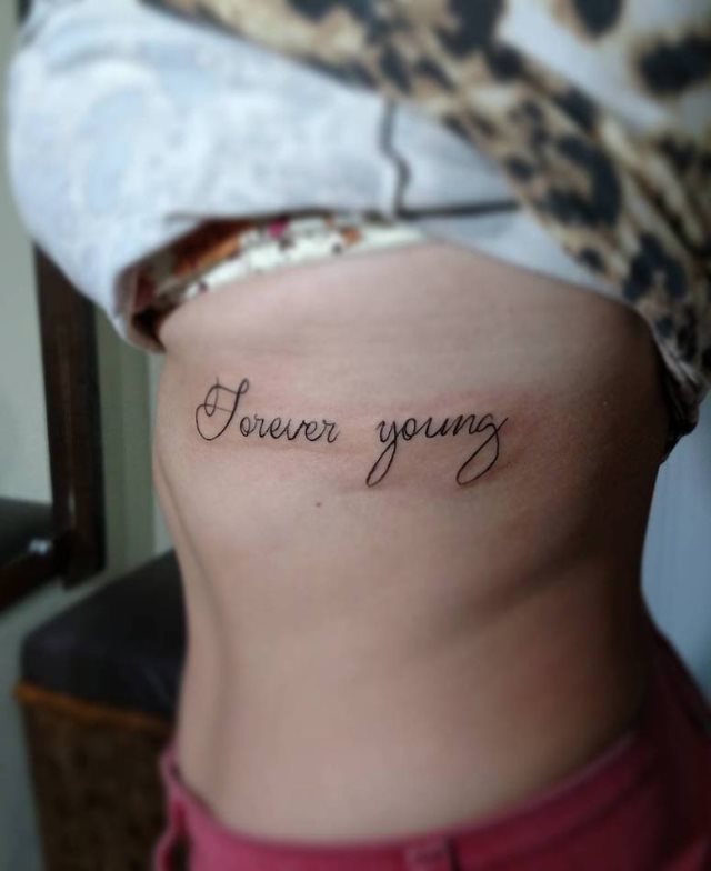 tattoo femenino para las costillas 42