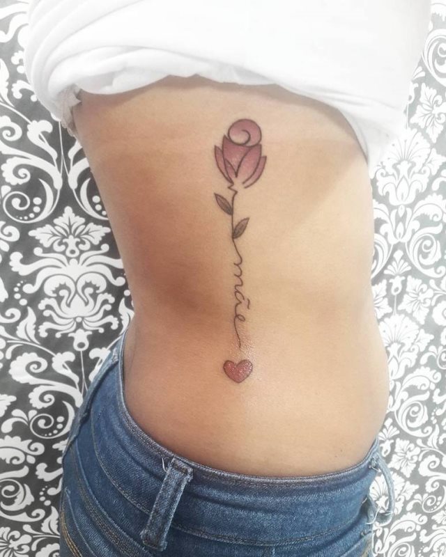 tattoo femenino para las costillas 47