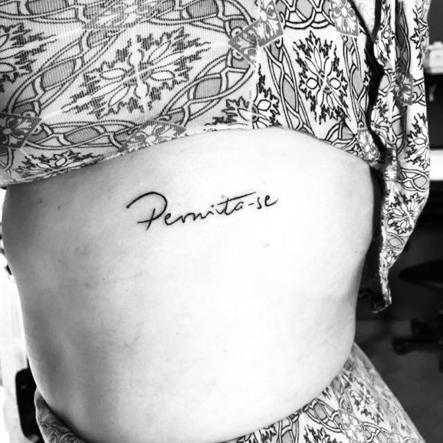 tattoo femenino para las costillas 48