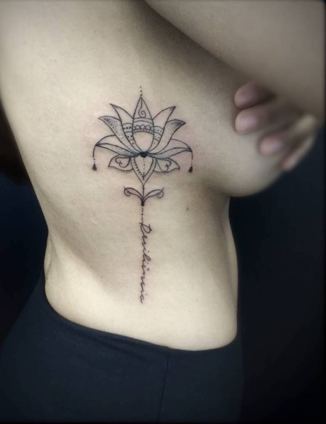 tattoo femenino para las costillas 51