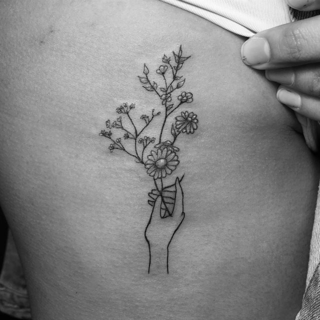 tattoo femenino para las costillas 53