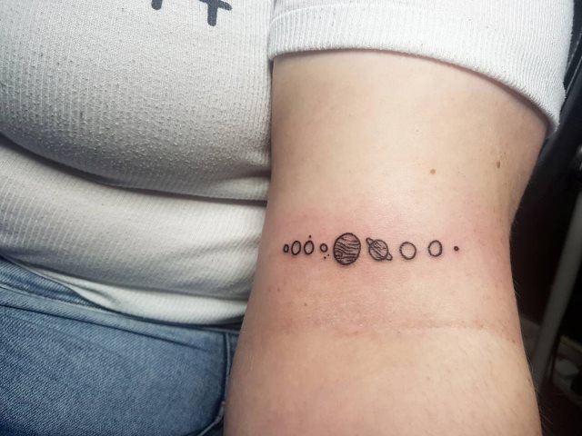 tattoo femenino pequeno en el brazo 01