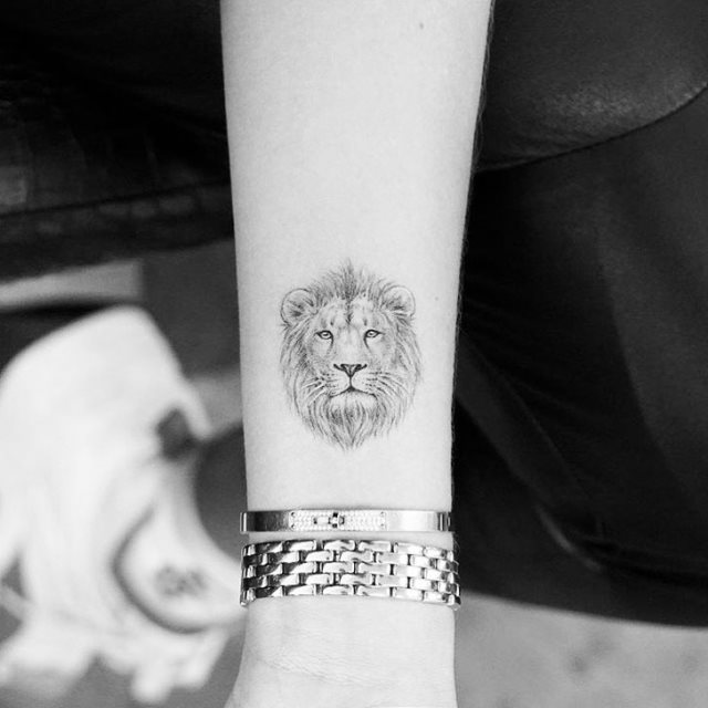 tattoo femenino pequeno en el brazo 03