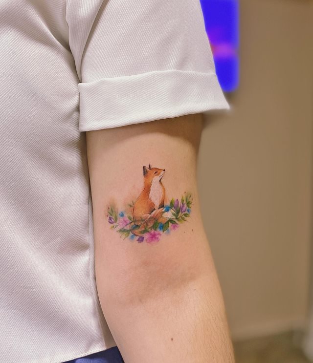 tattoo femenino pequeno en el brazo 100