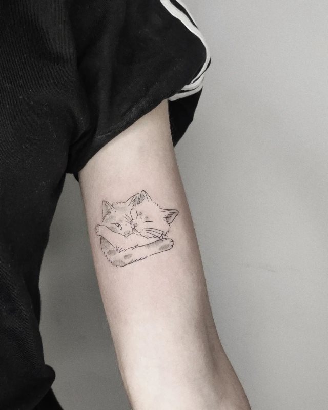 tattoo femenino pequeno en el brazo 101