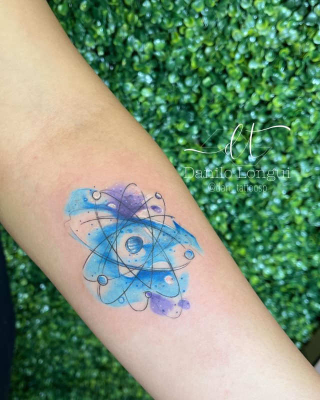 tattoo femenino pequeno en el brazo 107