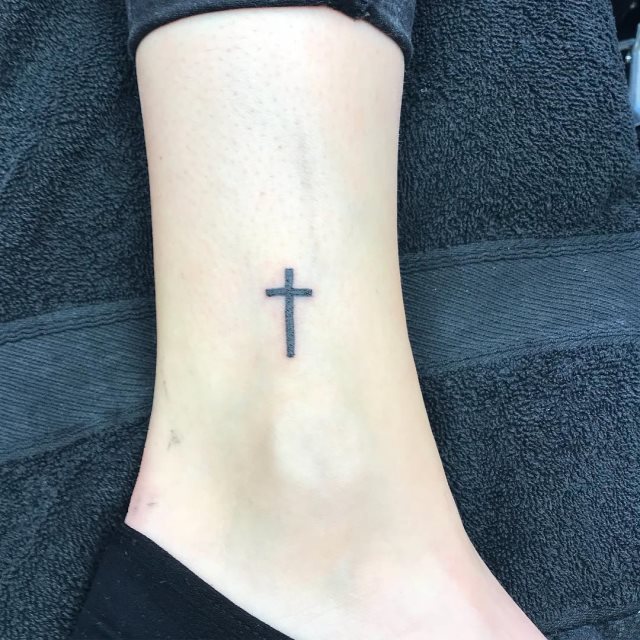 tattoo femenino pequeno en el brazo 11