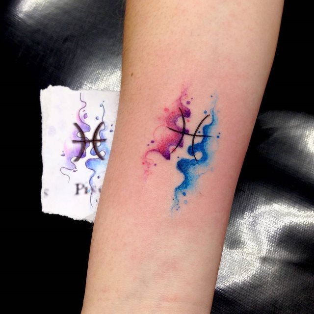 tattoo femenino pequeno en el brazo 117