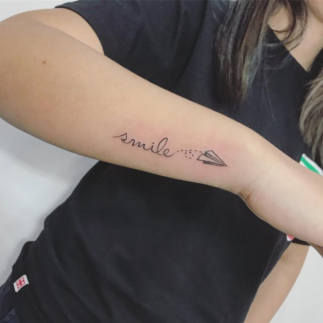 tattoo femenino pequeno en el brazo 126