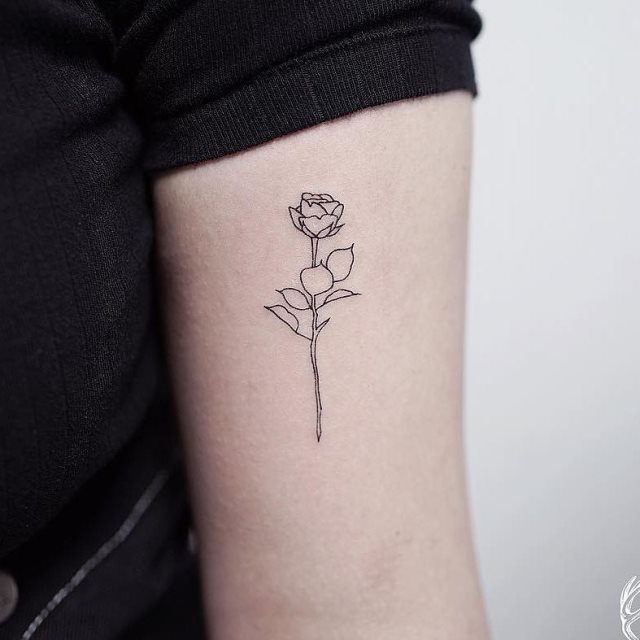 tattoo femenino pequeno en el brazo 19