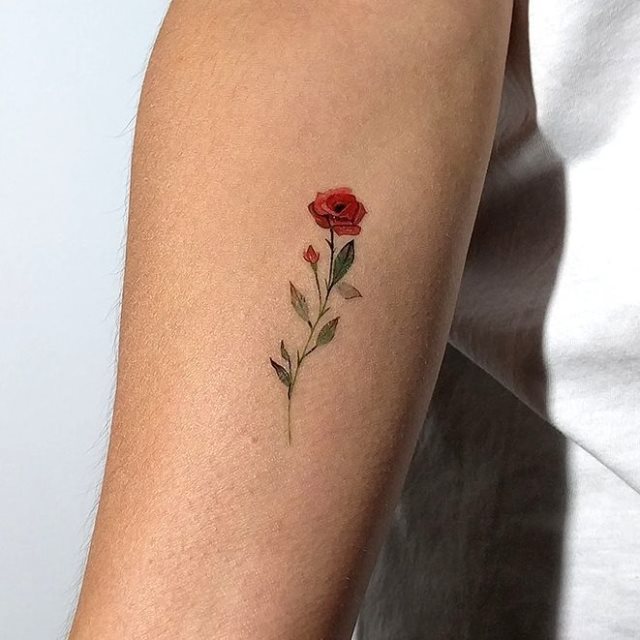 tattoo femenino pequeno en el brazo 20