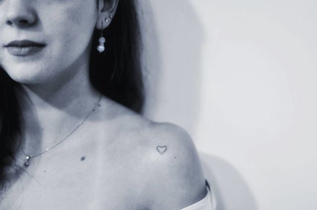 tattoo femenino pequeno en el brazo 28