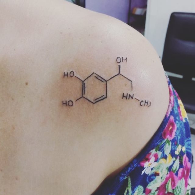 tattoo femenino pequeno en el brazo 32