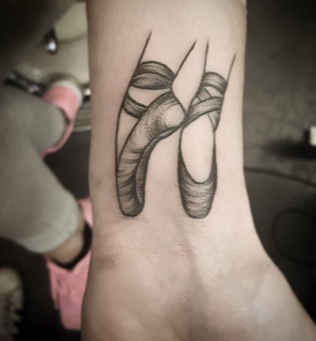 tattoo femenino pequeno en el brazo 34