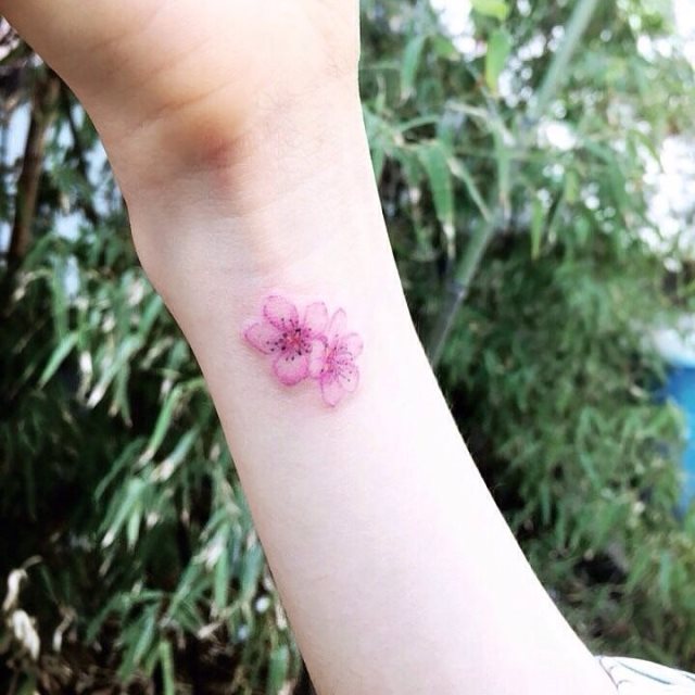 tattoo femenino pequeno en el brazo 35