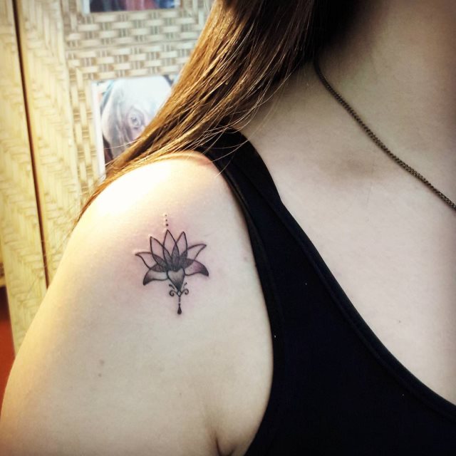 tattoo femenino pequeno en el brazo 43