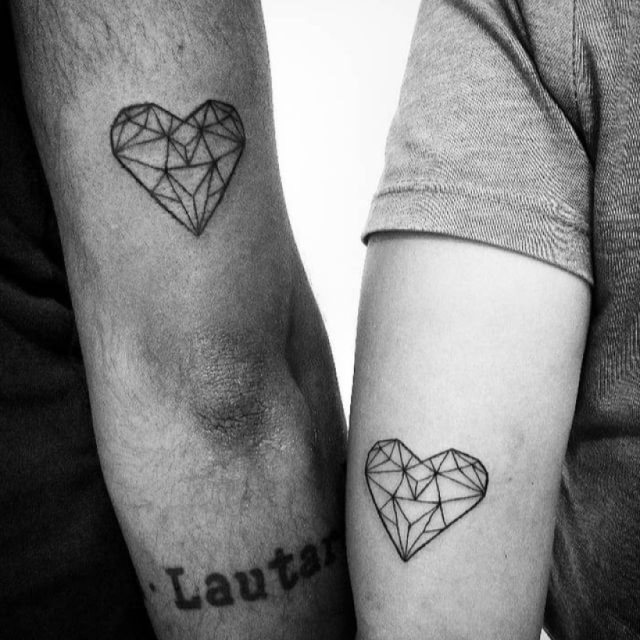 tattoo femenino pequeno en el brazo 52