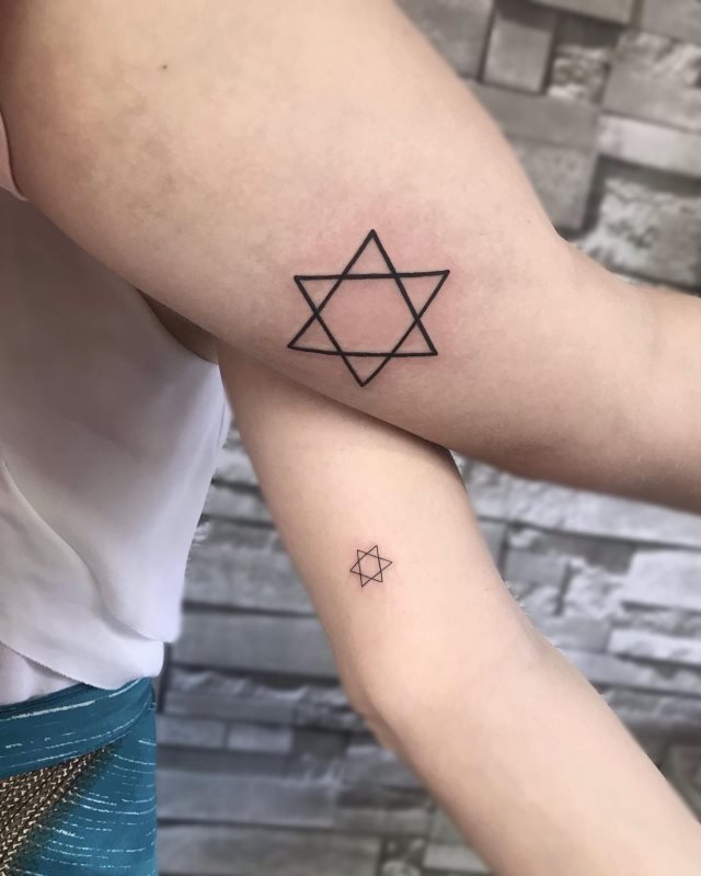 tattoo femenino pequeno en el brazo 53