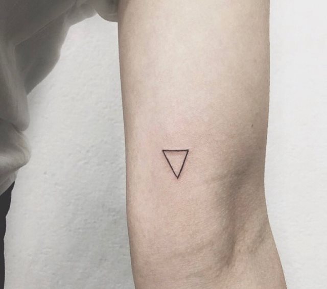 tattoo femenino pequeno en el brazo 62
