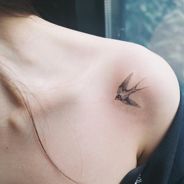 tattoo femenino pequeno en el brazo 63