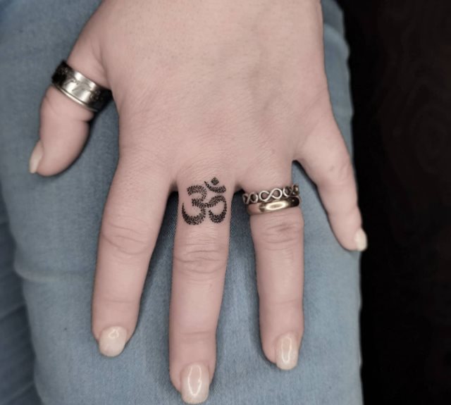 tattoo femenino pequeno en el brazo 65